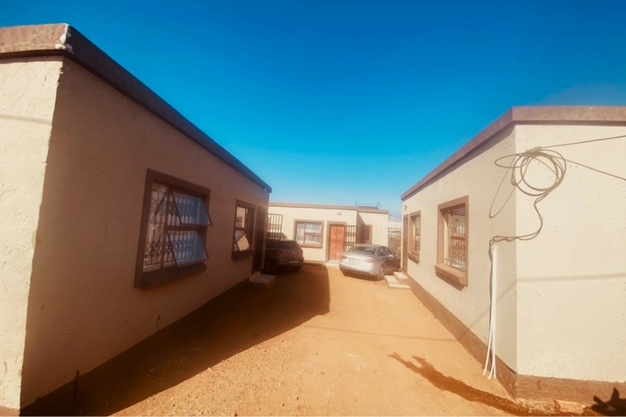 3 Bedroom Property for Sale in Caleb Motsoabi Free State